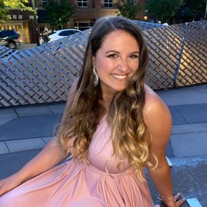 Meet your Posher, Lauren